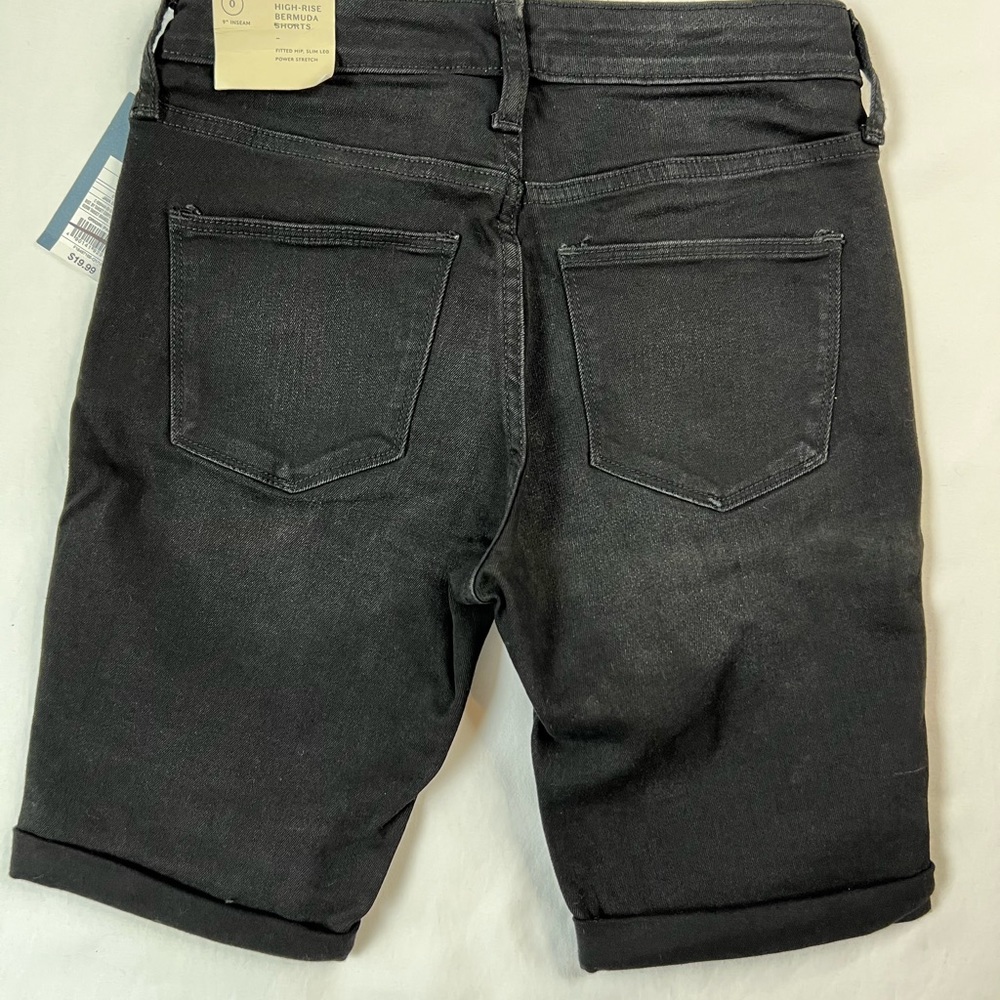 High Rise Bermudas - Picture 2 of 4